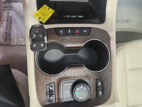 Used 2023 GMC Acadia Denali w/ Denali Technology Package image 17