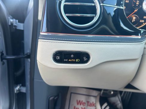 Used 2021 Bentley Flying Spur W12 image 14