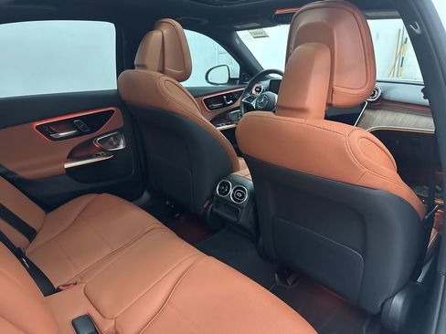 Used 2025 Mercedes-Benz C 300 Sedan image 25