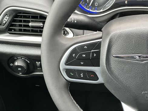 Used 2025 Chrysler Pacifica Select FWD image 20