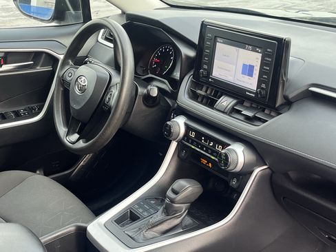 Used 2022 Toyota RAV4 XLE AWD/4WD image 14