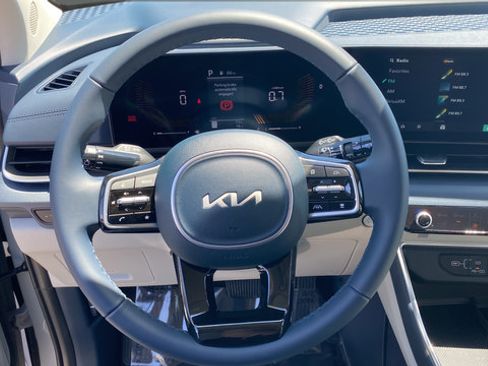 New 2026 Kia Carnival EX FWD image 17