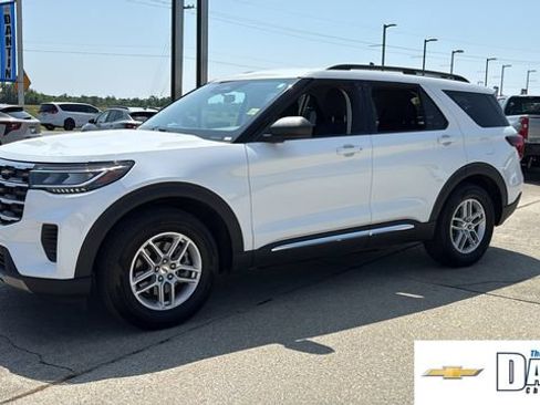 Used 2025 Ford Explorer Active RWD image 3