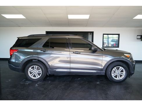 Used 2020 Ford Explorer XLT w/ Equipment Group 202A AWD/4WD image 8