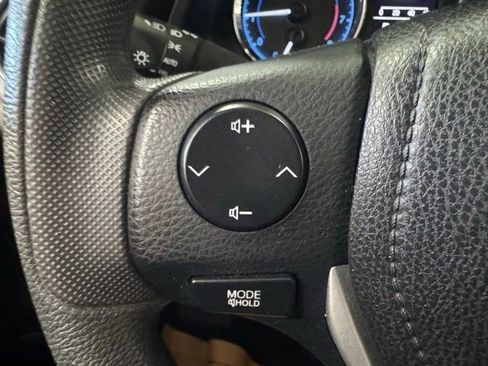 Used 2017 Toyota Corolla LE image 18