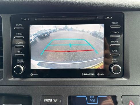 Used 2018 Toyota Sienna LE image 26