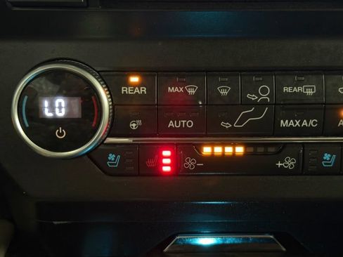 Used 2018 Ford Expedition Limited w/ Equipment Group 301A RWD image 33