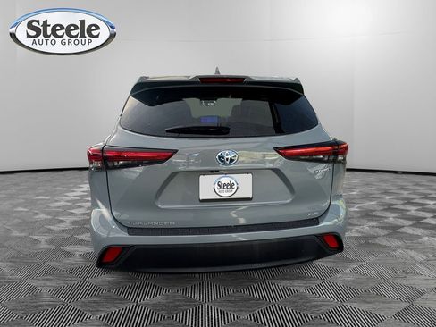 Used 2023 Toyota Highlander Bronze Edition image 4