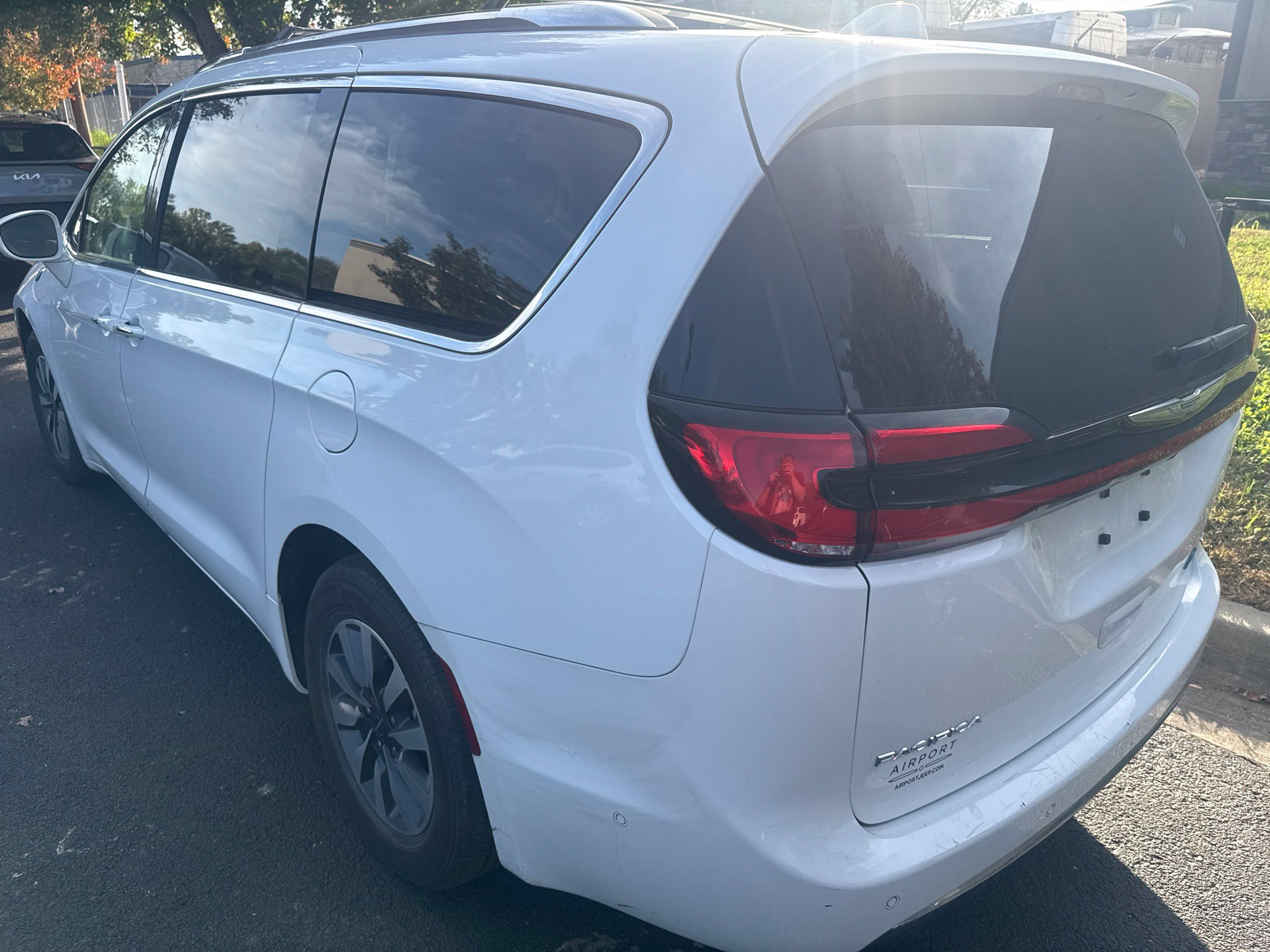 Used 2021 Chrysler Pacifica Touring-L FWD image 7