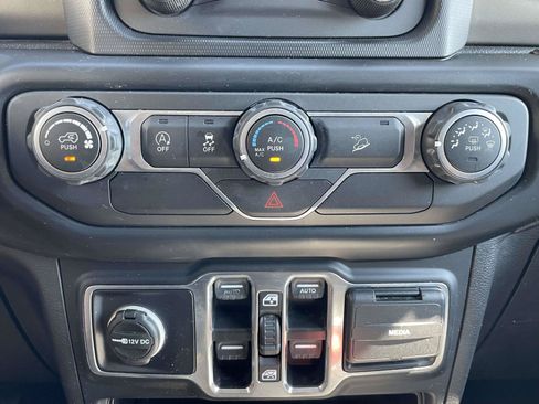 Used 2019 Jeep Wrangler Unlimited Sport S AWD/4WD image 28