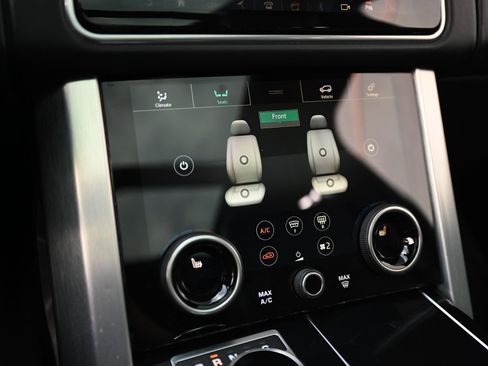 Used 2020 Land Rover Range Rover HSE image 32