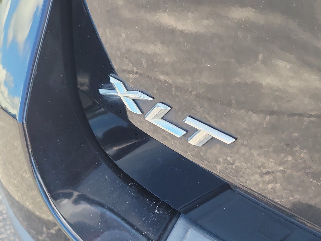 Used 2021 Ford Explorer XLT w/ Equipment Group 202A RWD image 6