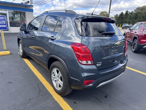 Used 2022 Chevrolet Trax LT w/ LT Convenience Package image 3