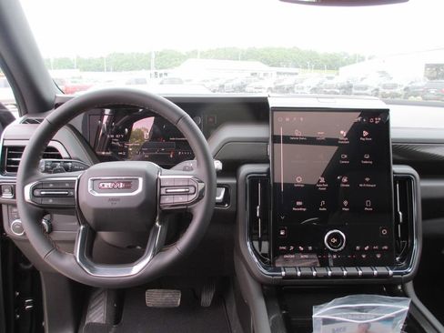 New 2026 GMC Yukon XL AT4 AWD/4WD image 16