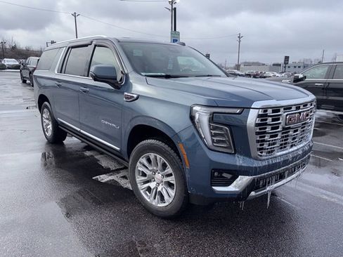 Certified 2025 GMC Yukon XL Denali w/ Sun & Power Step Package image 11