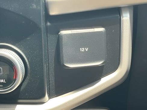 Used 2024 Ford Expedition XLT AWD/4WD image 31
