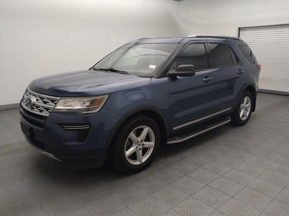 Used 2018 Ford Explorer XLT FWD image 2