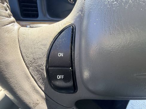 Used 1998 Lincoln Continental FWD image 9