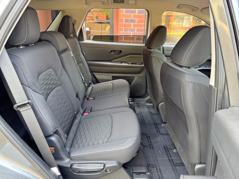 Used 2025 Nissan Pathfinder S FWD image 35