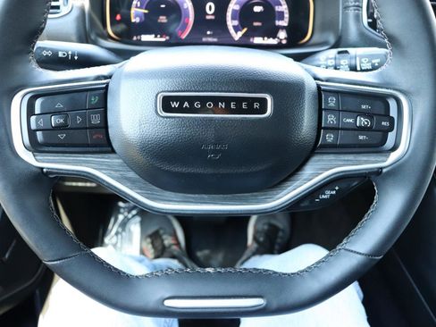 Used 2024 Jeep Wagoneer L Series II w/ Flexible Seating Group AWD/4WD image 33