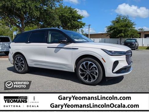 Used 2024 Lincoln Nautilus Reserve image 1