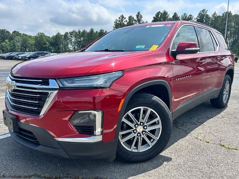 Used 2023 Chevrolet Traverse LT w/ Rear Camera Mirror Package AWD/4WD image 2