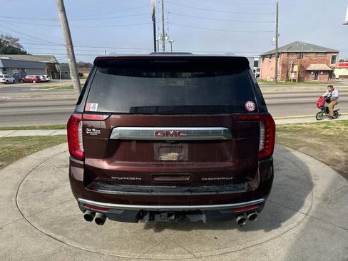 Used 2022 GMC Yukon Denali w/ Denali Premium Package image 8