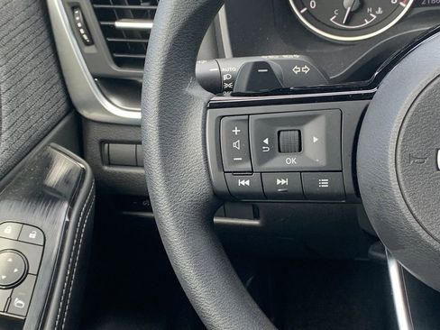 Used 2023 Nissan Rogue SV image 13