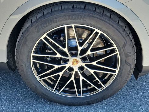 New 2026 Porsche Cayenne Base image 13