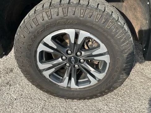 Used 2022 Chevrolet Colorado Z71 AWD/4WD image 6
