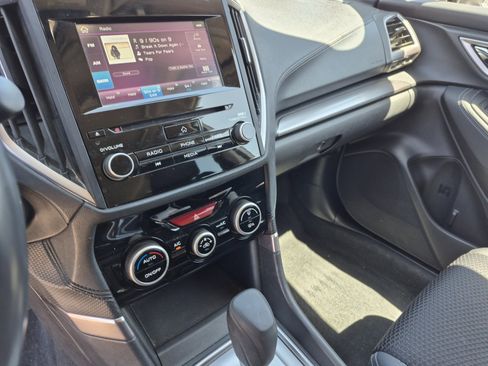 Used 2020 Subaru Forester Premium AWD/4WD image 11