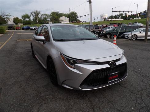Used 2021 Toyota Corolla LE image 2