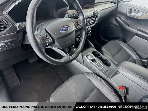 Used 2020 Ford Escape Titanium FWD image 9