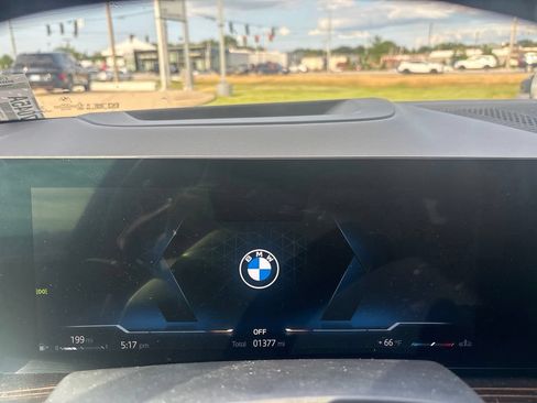 Used 2025 BMW X5 xDrive40i w/ M Sport Package AWD/4WD image 6