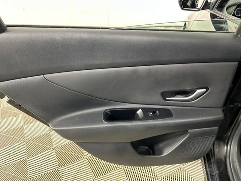 Used 2023 Hyundai Elantra SEL w/ Convenience Package FWD image 16