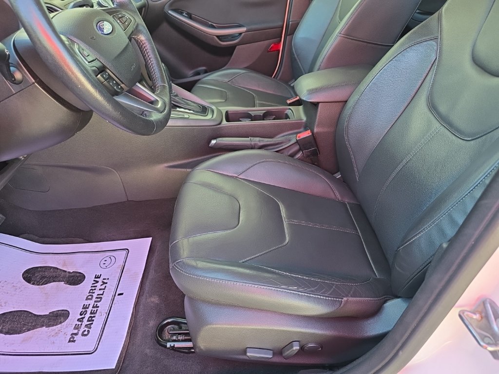 Used 2015 Ford Focus SE w/ Equipment Group 201A FWD image 15