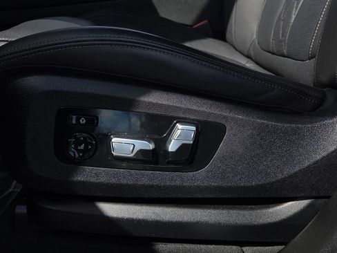 Used 2022 BMW X5 M50i image 11