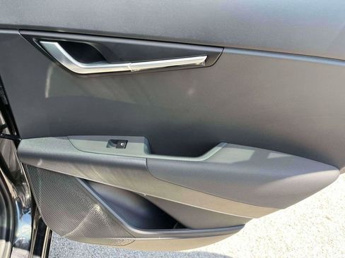 Certified 2025 Kia Niro EX FWD image 9