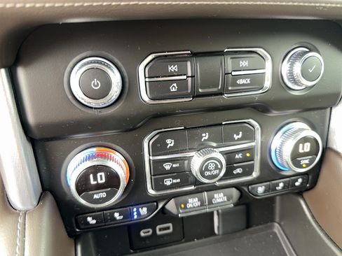 Used 2022 GMC Yukon SLT w/ SLT Luxury Package AWD/4WD image 23