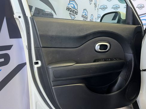 Used 2015 Kia Soul image 11