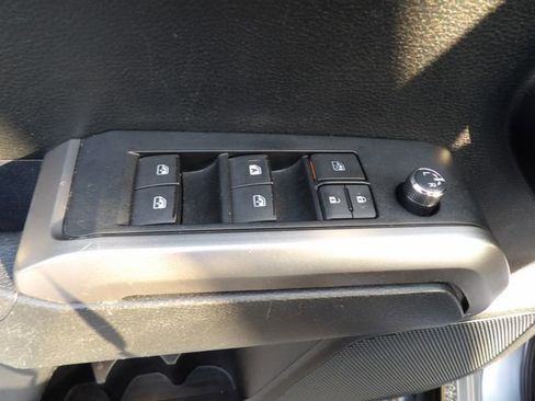 Used 2017 Toyota Tacoma TRD Sport image 28