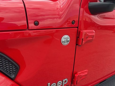 Used 2023 Jeep Gladiator Overland image 19