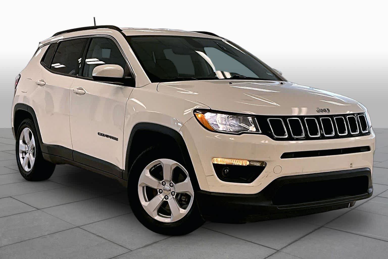 Used 2020 Jeep Compass Latitude FWD image 2