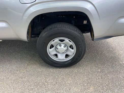 Used 2022 Toyota Tacoma SR RWD image 10