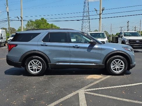 Used 2025 Ford Explorer Active w/ Active Comfort Package image 9