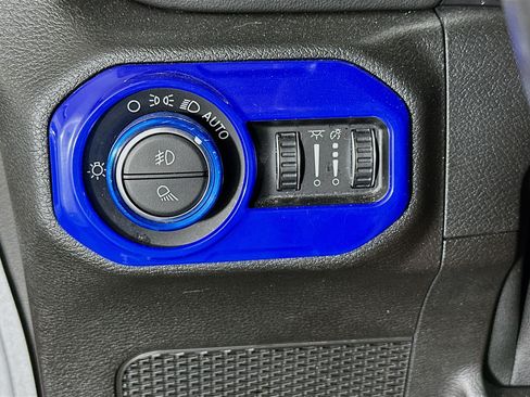 Used 2020 Jeep Gladiator Overland AWD/4WD image 17
