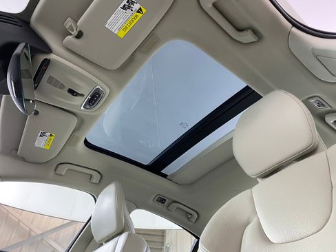 Used 2019 Volvo S60 T6 Momentum w/ Premium Package image 14