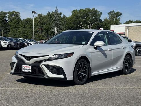 Certified 2024 Toyota Camry SE w/ Cold Weather Package FWD image 1