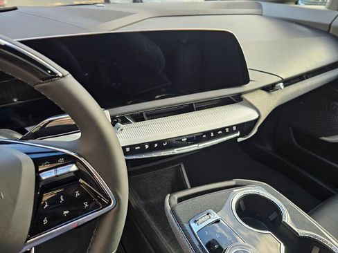 New 2026 Cadillac Optiq Luxury 2 image 30