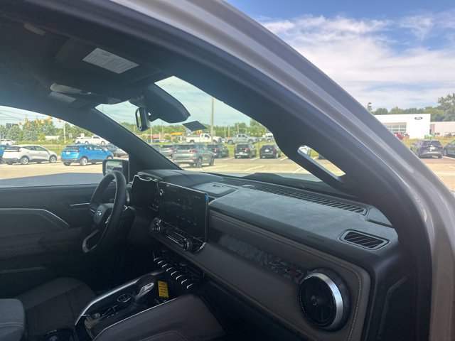 New 2026 Chevrolet Colorado ZR2 w/ Technology Package AWD/4WD image 26